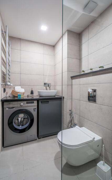 גודאורי Spacious 2-Bed. Perfect For Family & Friends מראה חיצוני תמונה